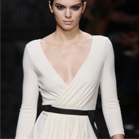 Diane von Furstenbeng Kendall Jenner Seduction Wrap dress - Picture 13 of 14